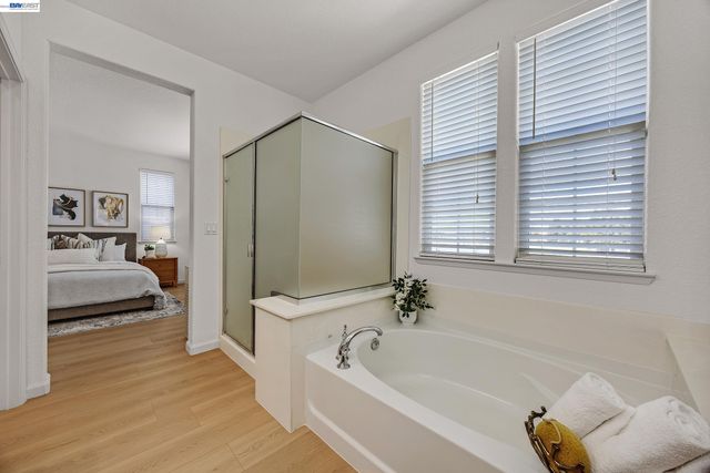 221 Dutra Vernaci Dr., Union City, CA 94587