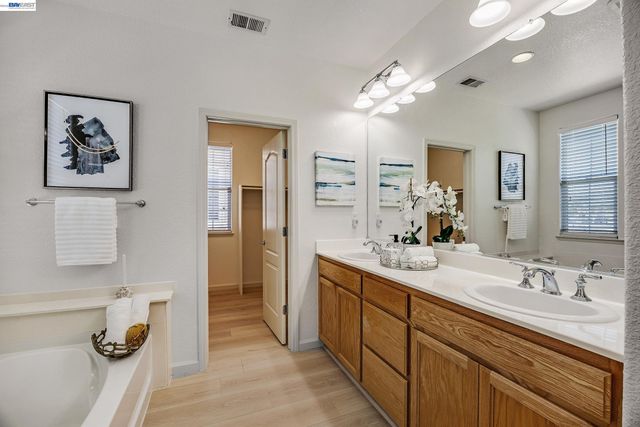221 Dutra Vernaci Dr., Union City, CA 94587