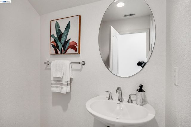 221 Dutra Vernaci Dr., Union City, CA 94587