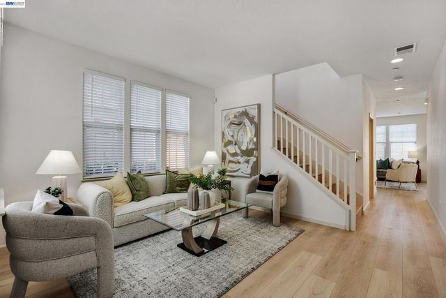 221 Dutra Vernaci Dr., Union City, CA 94587