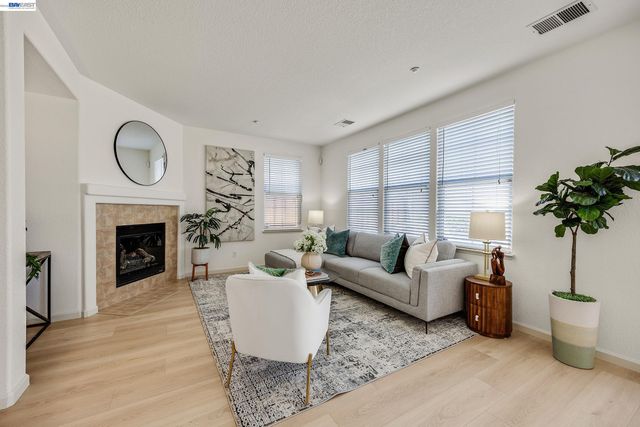 221 Dutra Vernaci Dr., Union City, CA 94587