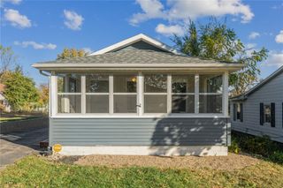 1132 21st Avenue, Cedar Rapids, IA 52404