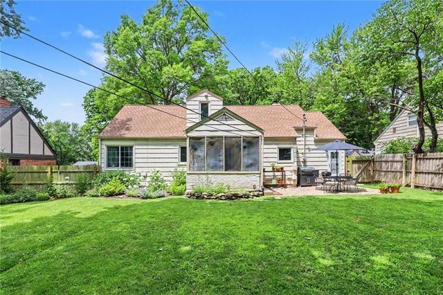 6923 Dearborn Street, Overland Park, KS 66204