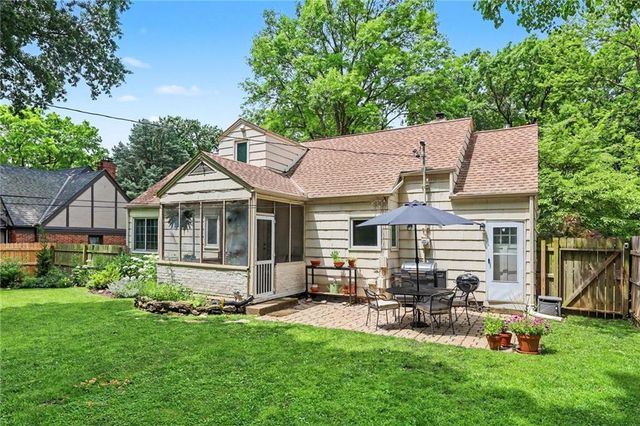 6923 Dearborn Street, Overland Park, KS 66204