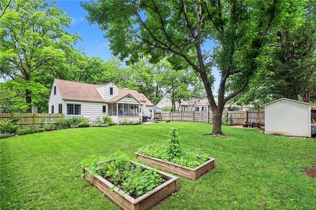 6923 Dearborn Street, Overland Park, KS 66204