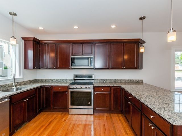 182 Cushing St 182, Cambridge, MA 02138