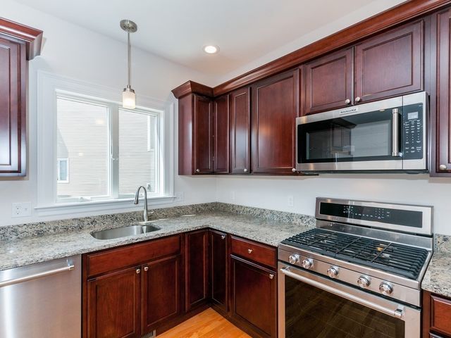 182 Cushing St 182, Cambridge, MA 02138