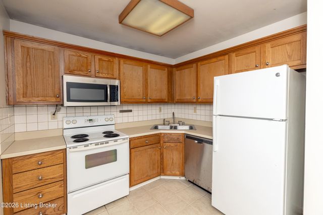 10526 Going Ct, Louisville, KY 40241