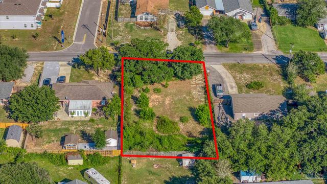 1689 Oak Dr, Gulf Breeze, FL 32563