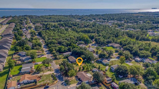1689 Oak Dr, Gulf Breeze, FL 32563