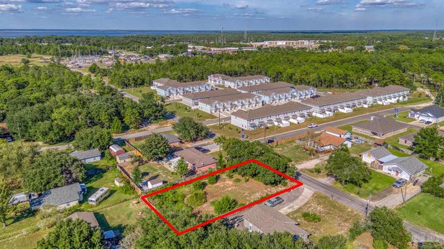 1689 Oak Dr, Gulf Breeze, FL 32563