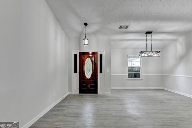 437 Crested View Drive, Loganville, GA 30052