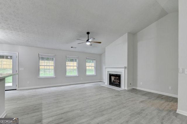 437 Crested View Drive, Loganville, GA 30052