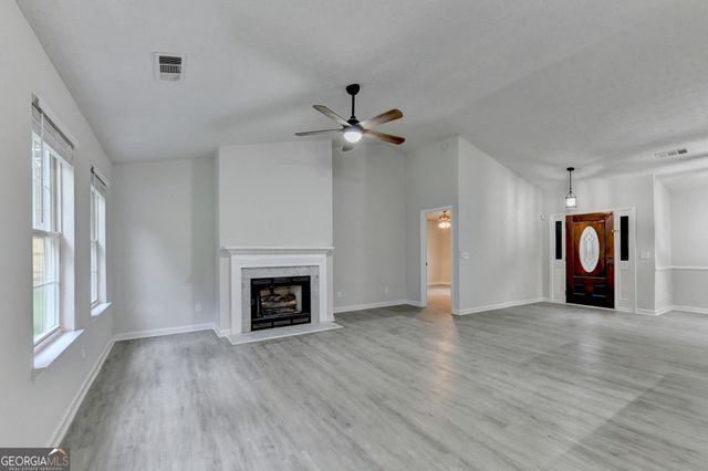 437 Crested View Drive, Loganville, GA 30052