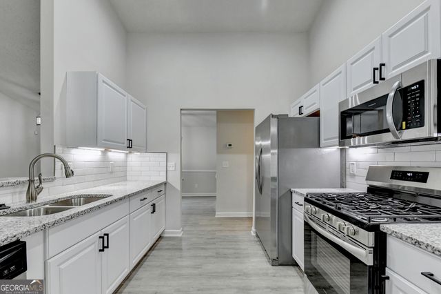 437 Crested View Drive, Loganville, GA 30052