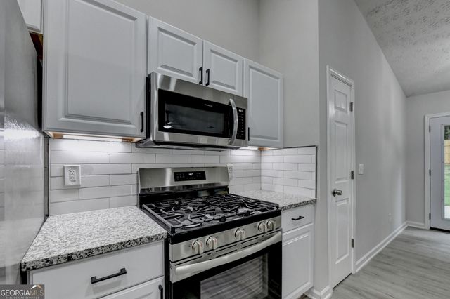 437 Crested View Drive, Loganville, GA 30052
