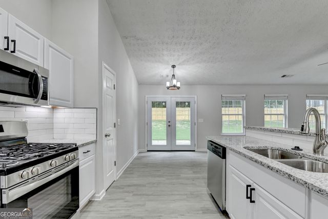 437 Crested View Drive, Loganville, GA 30052