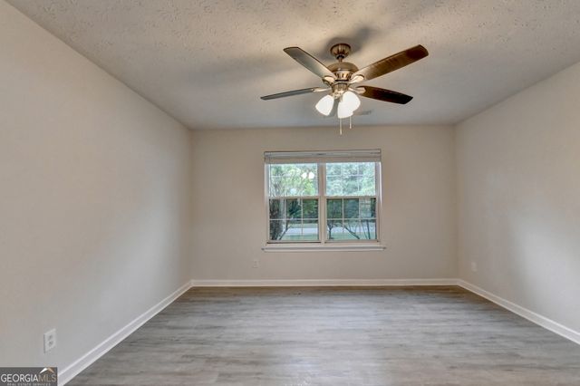 437 Crested View Drive, Loganville, GA 30052