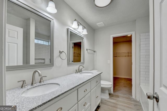 437 Crested View Drive, Loganville, GA 30052