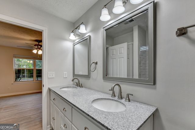 437 Crested View Drive, Loganville, GA 30052