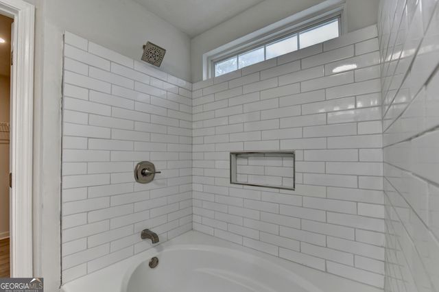 437 Crested View Drive, Loganville, GA 30052