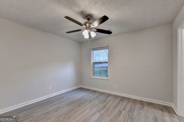 437 Crested View Drive, Loganville, GA 30052