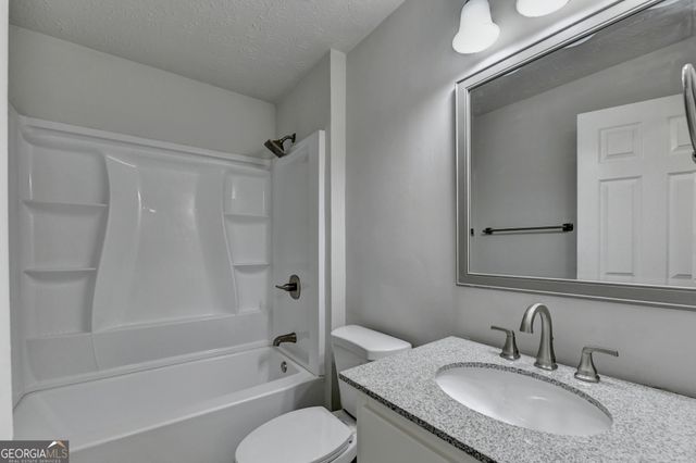 437 Crested View Drive, Loganville, GA 30052