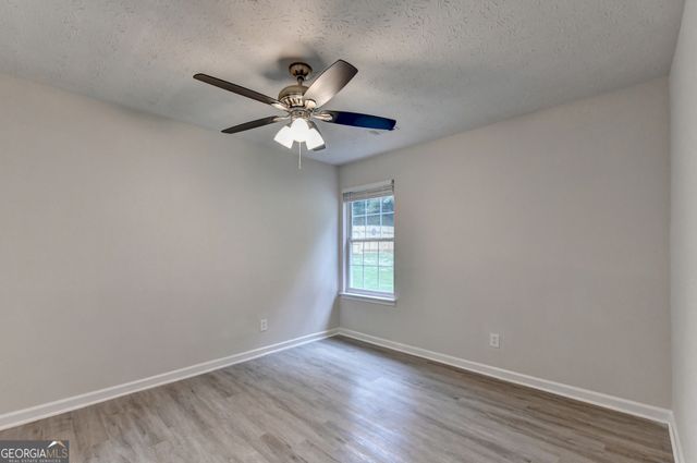 437 Crested View Drive, Loganville, GA 30052