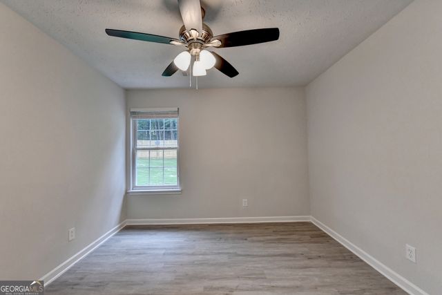 437 Crested View Drive, Loganville, GA 30052