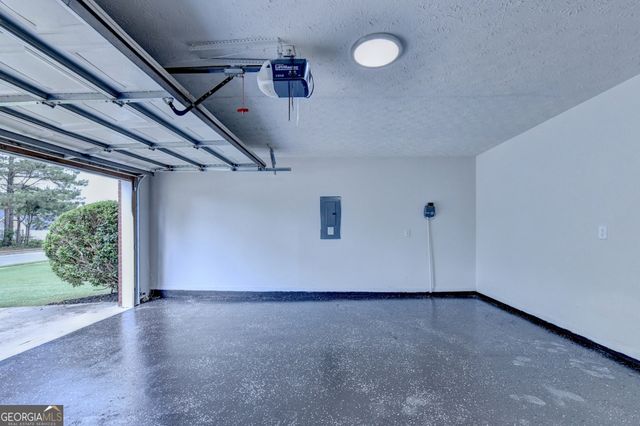 437 Crested View Drive, Loganville, GA 30052