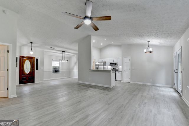 437 Crested View Drive, Loganville, GA 30052