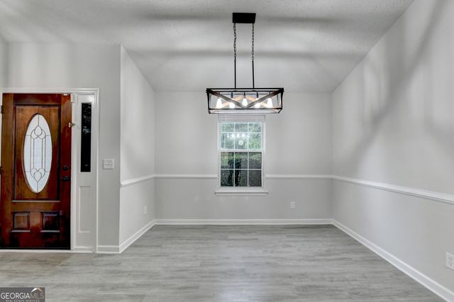 437 Crested View Drive, Loganville, GA 30052