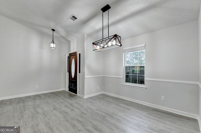 437 Crested View Drive, Loganville, GA 30052