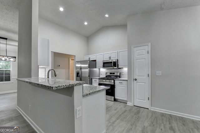 437 Crested View Drive, Loganville, GA 30052