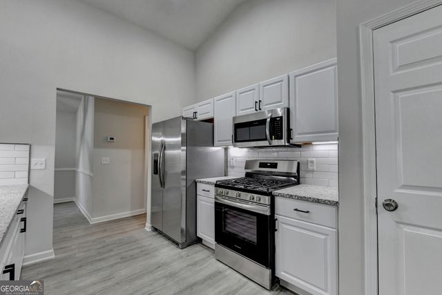 437 Crested View Drive, Loganville, GA 30052