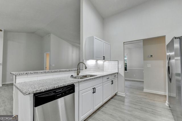 437 Crested View Drive, Loganville, GA 30052