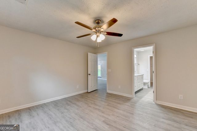 437 Crested View Drive, Loganville, GA 30052