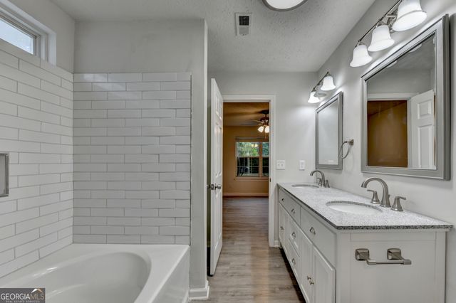 437 Crested View Drive, Loganville, GA 30052