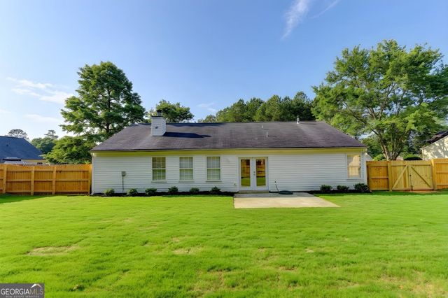 437 Crested View Drive, Loganville, GA 30052