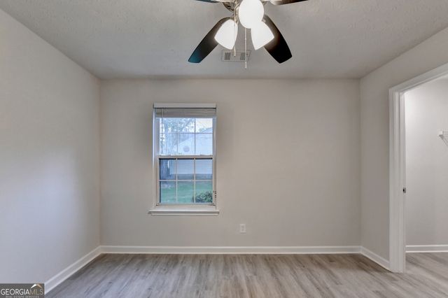 437 Crested View Drive, Loganville, GA 30052