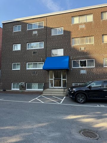 416 Belgrade Ave 6, Boston, MA 02132