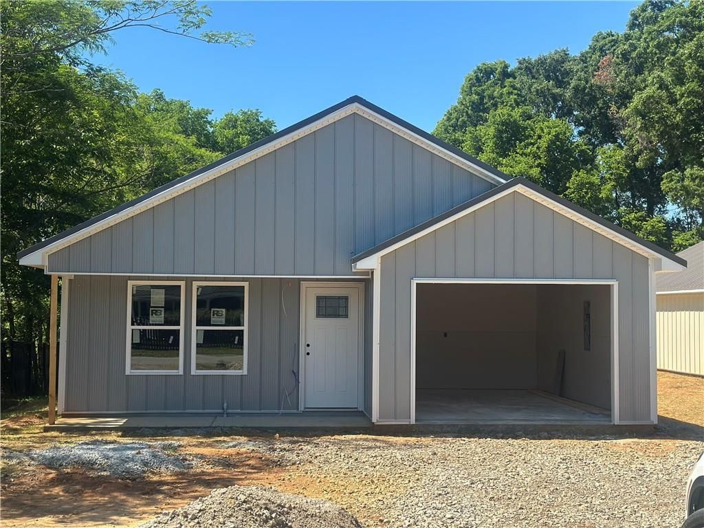 543 Old Tennessee Highway NE, White, GA 30184