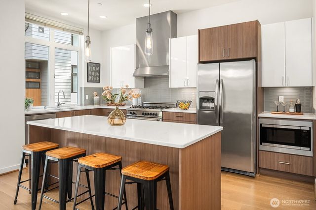 170 107th Court SE, Bellevue, WA 98004