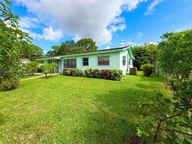 3851 NW 210th Ter, Miami Gardens, FL 33055