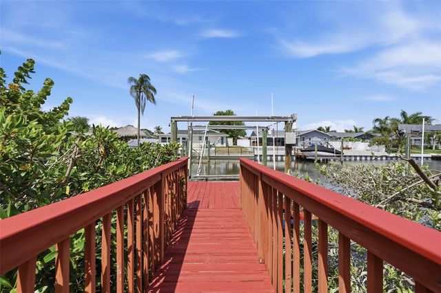 10621 HATTERAS DRIVE, Tampa, FL 33615