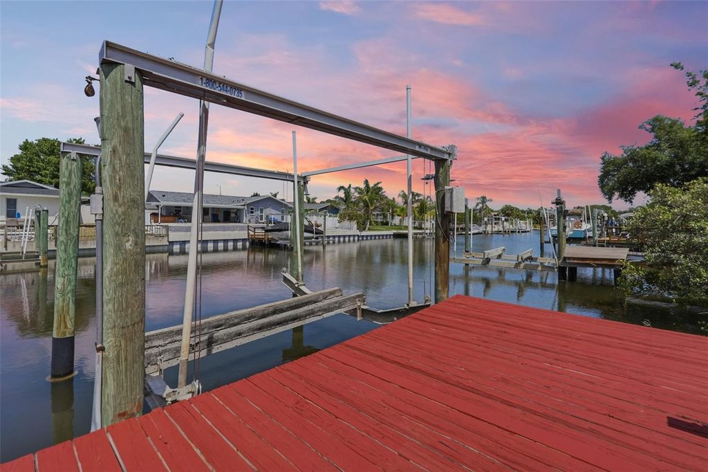 Image 2 of property listing at 10621 HATTERAS DRIVE, Tampa, FL 33615