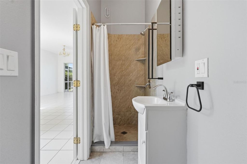 Image 13 of property listing at 10621 HATTERAS DRIVE, Tampa, FL 33615