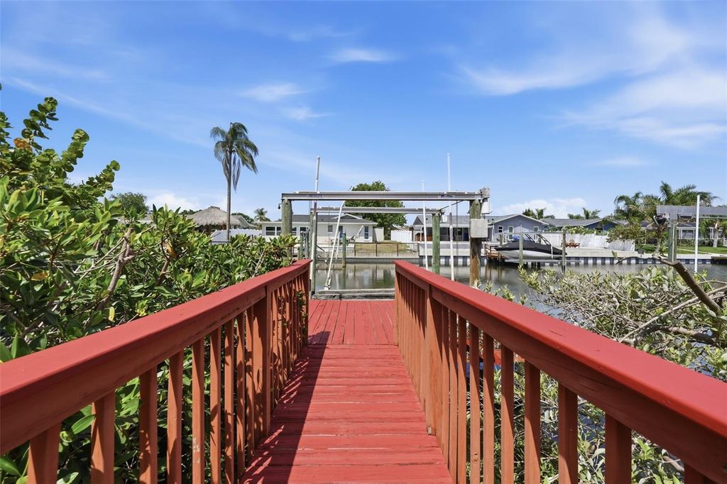Image 48 of property listing at 10621 HATTERAS DRIVE, Tampa, FL 33615