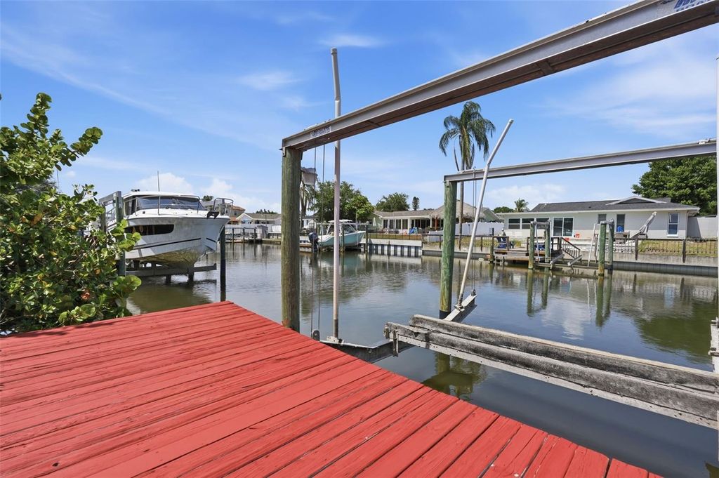 Image 50 of property listing at 10621 HATTERAS DRIVE, Tampa, FL 33615