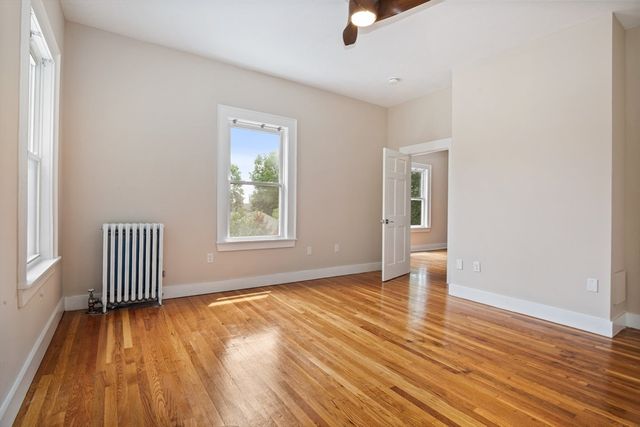 35 Oak Ave 2, Worcester, MA 01605